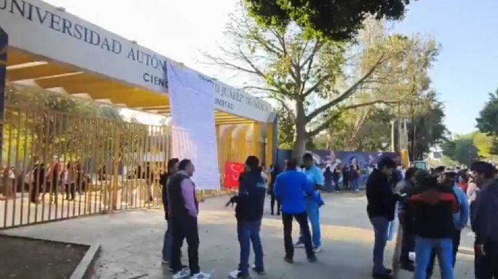 Sindicalistas bloquean sedes de la UABJO en OAXACA hoy lunes 16 de febrero de 2026