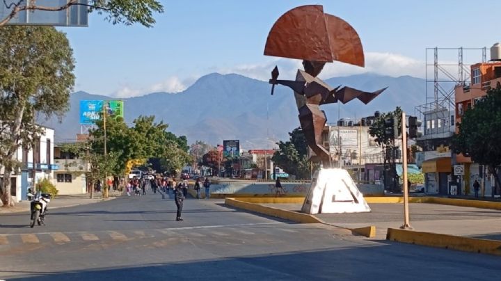 CNTE mantiene plantón en el Zócalo y cierres viales en avenidas de OAXACA hoy jueves 5 de febrero de 2026