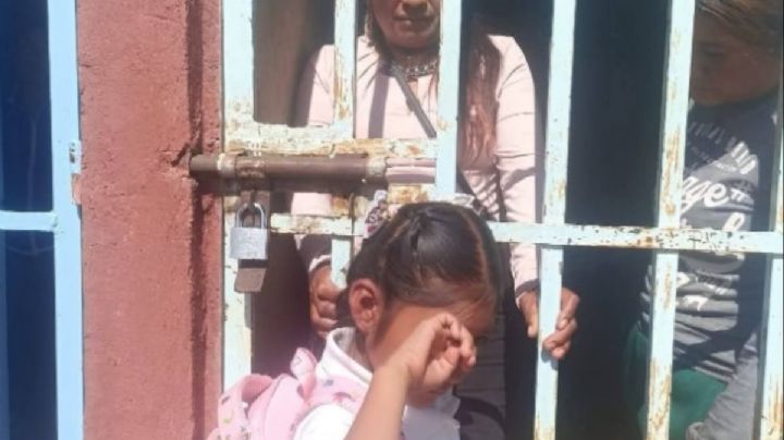 ¡Indignante! Madre oaxaqueña es encarcelada sin importar las lágrimas de su pequeña hija en la región Mixteca de Tamazola