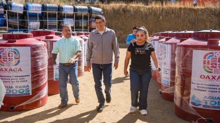 Agua para Todos regala más de 1,300 tinacos en OAXACA; ¿cómo obtengo uno gratis?