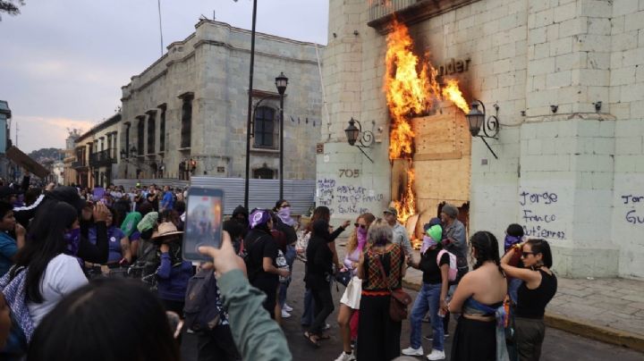 8M en OAXACA concluye con protestas multitudinarias y destrozos en edificios de gobierno y locales comerciales