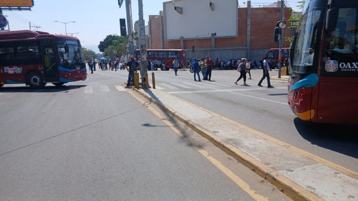 BinniBus suspende temporalmente servicio en 8 rutas por bloqueos en OAXACA, ¿Cuáles son los trayectos afectados?