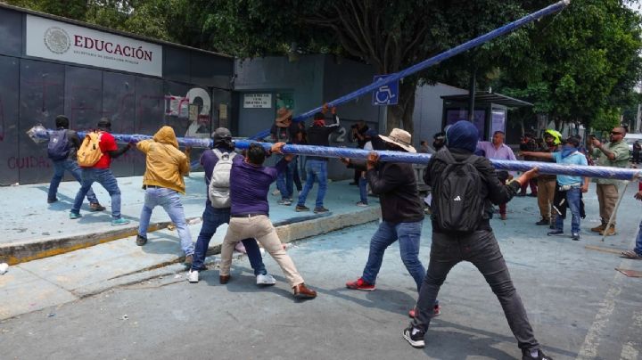 CNTE irrumpe en la SEP y escala conflicto: qué exigen los maestros y qué pasó en la CDMX